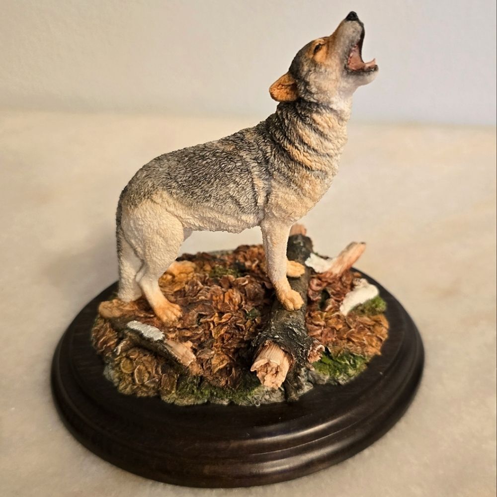Country Artists Howling Wolf Figurine CA 669 Medium Vintage 1993 By K. Sherwin